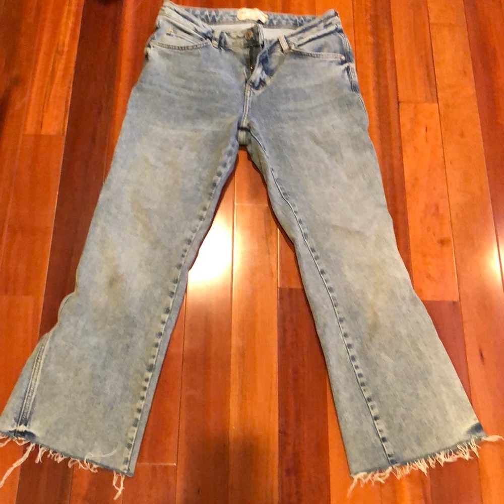 FREE PEOPLE - jeans with frayed bottom. Size 28R - Picture 1 of 3